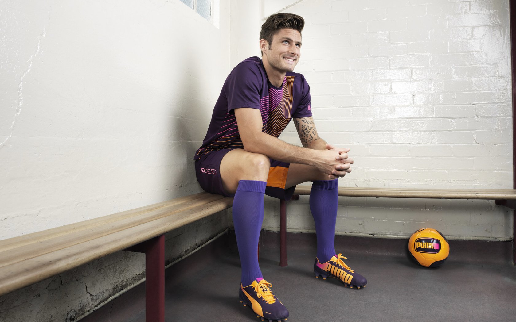 -德甲激烈角逐，比分3-2，明星前锋梅开二度，控球时间67%，场均成功抢断72%